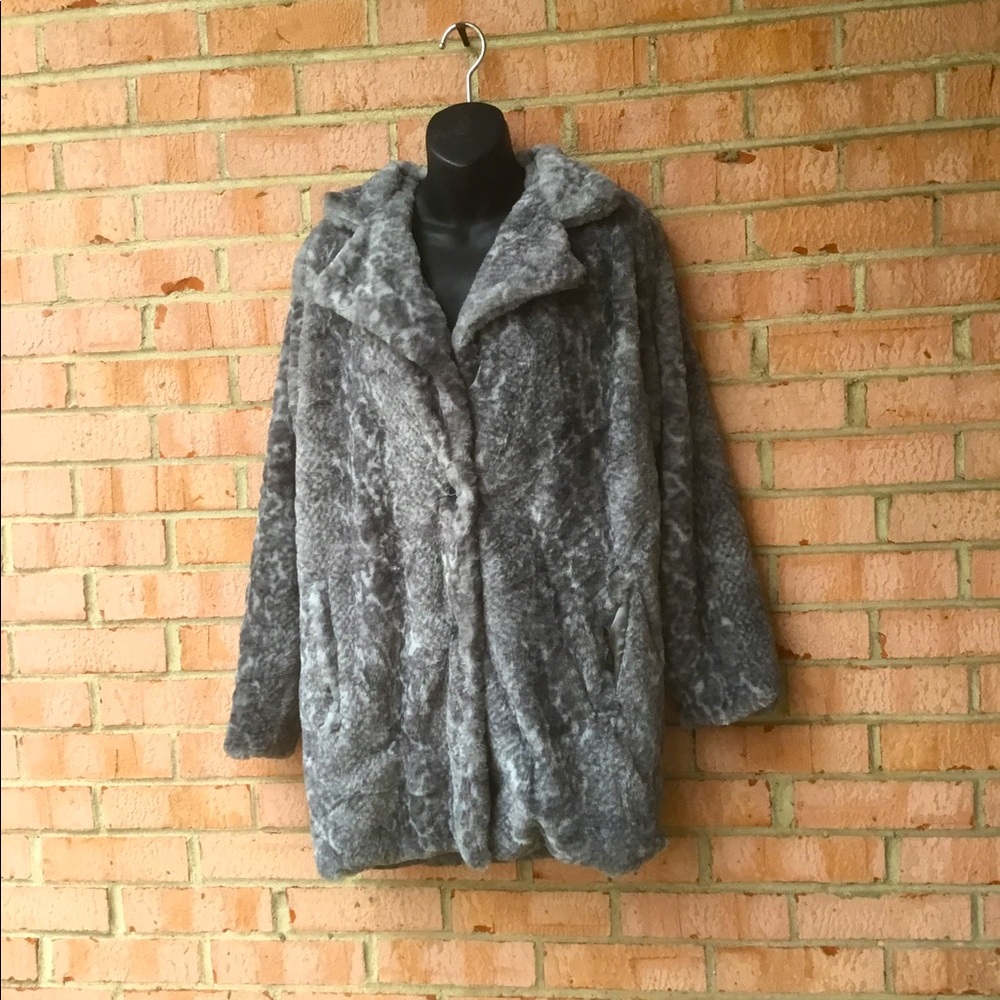 Faux fur 2-tone grey coat